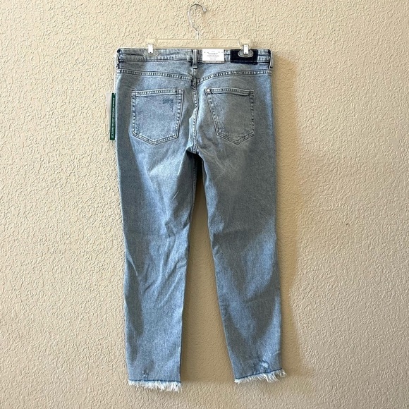 H&M Jeans Girlfriend Fit Regular Waist Loose Fit High Rise Light Wash 8 - Picture 3 of 11